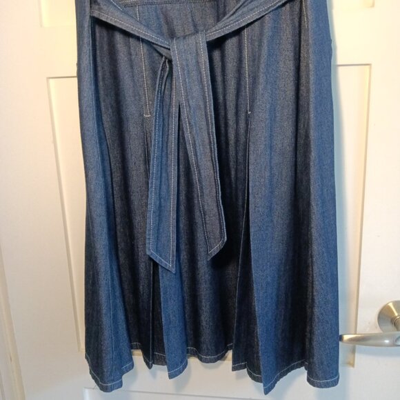Anne Klein Denim Dress with Gored Pleats and detailed Pockets - Picture 6 of 11